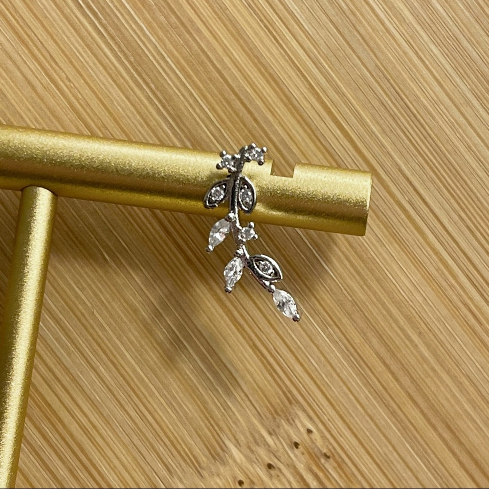 Cartilage SINGLE branch leaves vine earring cz